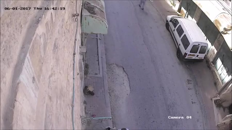 התיעוד נחשף משקיף TIPH מנקב צמיגי רכב בחברון