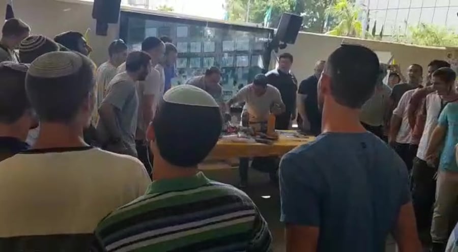 רוקדים בבאקום באדיבות ישיבת ההסדר שדמות נריה, מחולה