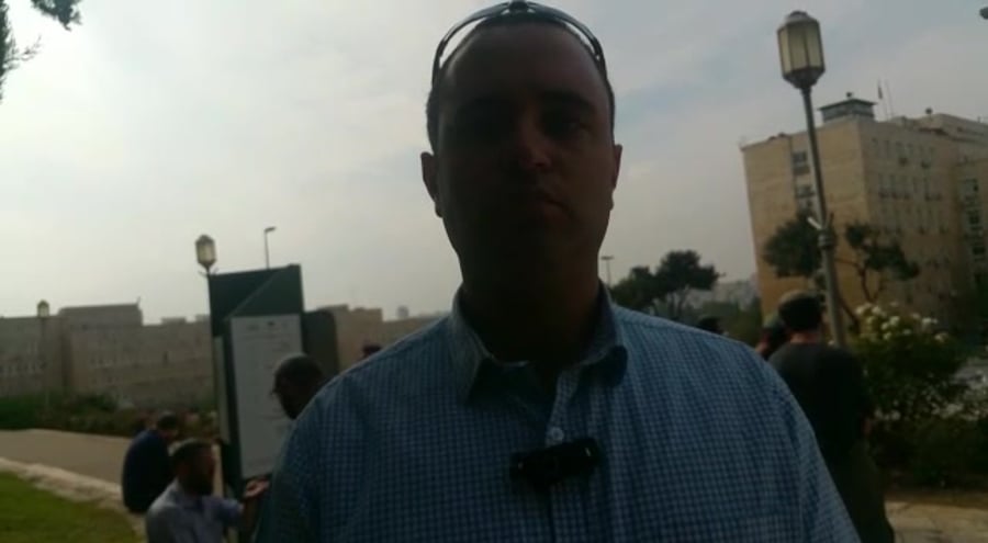 WhatsApp Video 2018-12-16 at 12.42.45