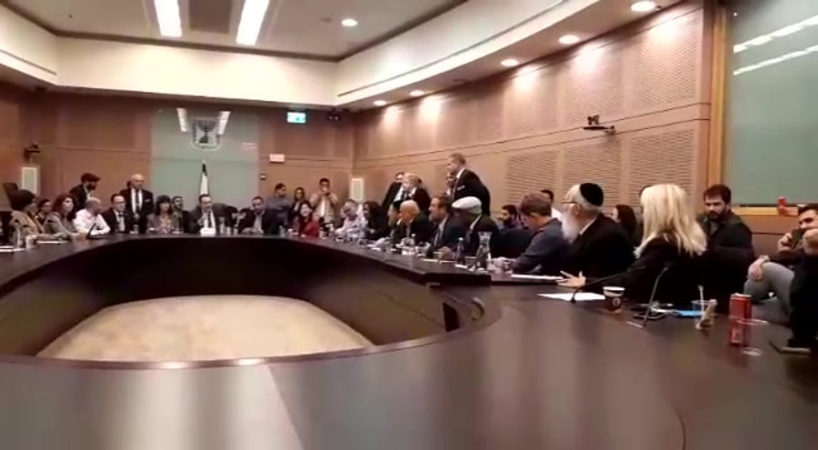WhatsApp Video 2018-12-26 at 20.10.42