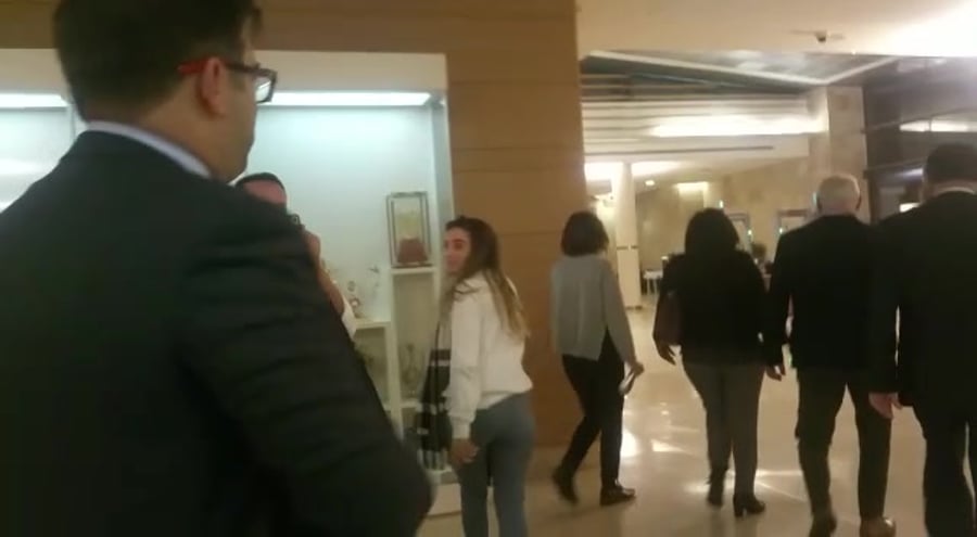 WhatsApp Video 2018-12-26 at 20.12.17