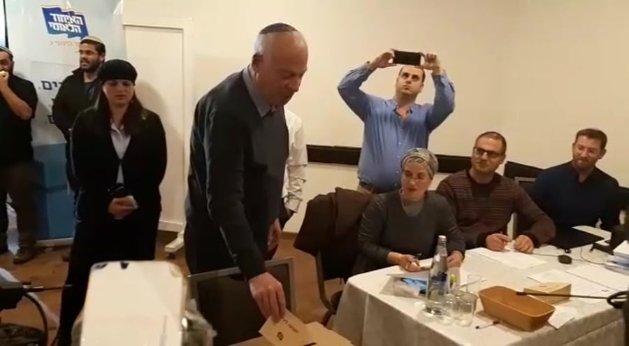 אורי אריאל