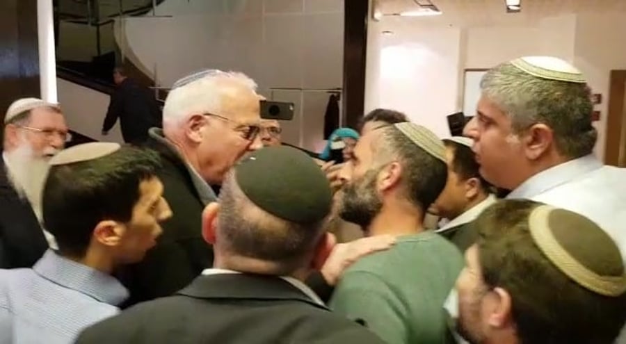 אריאל