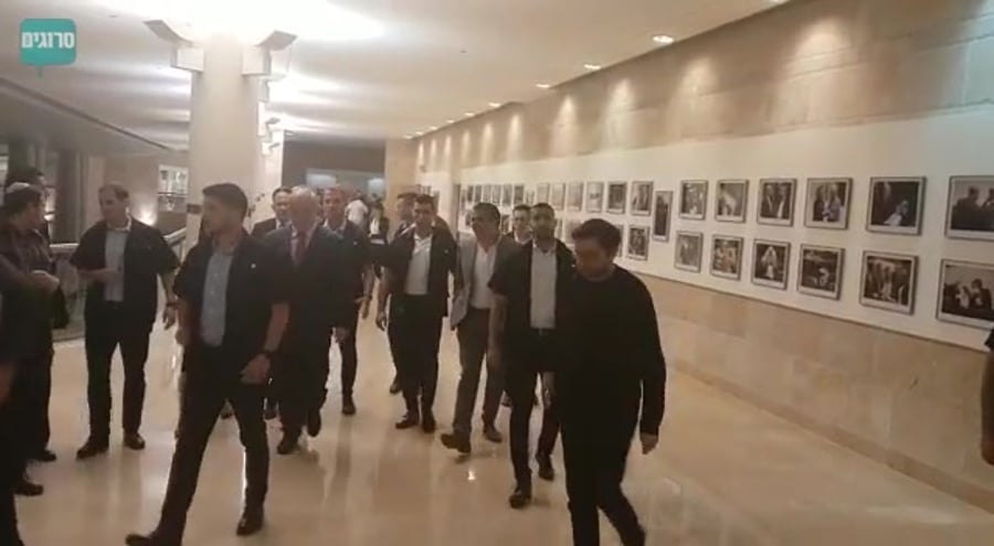 WhatsApp Video 2019-05-29 at 22.59.38