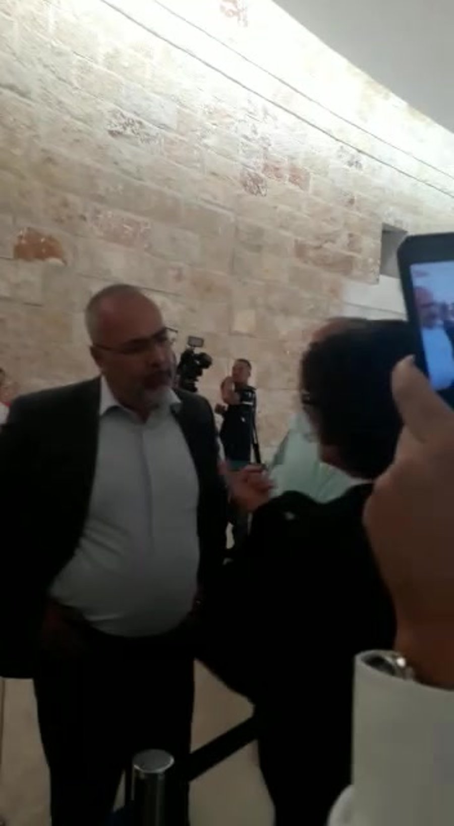 WhatsApp Video 2019-08-22 at 12.08.20