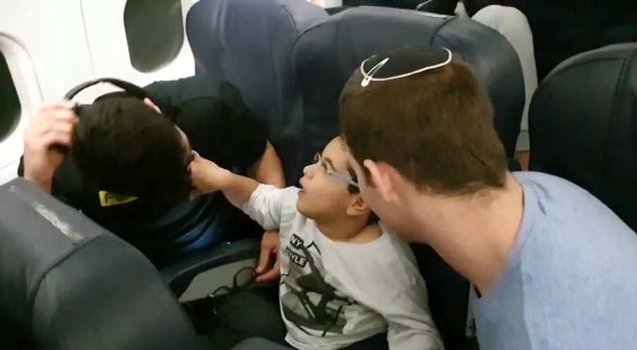 ג'ון דיברתולומיאו ואור על הטיסה לבסקוניה (צילום: דניאל שחק)