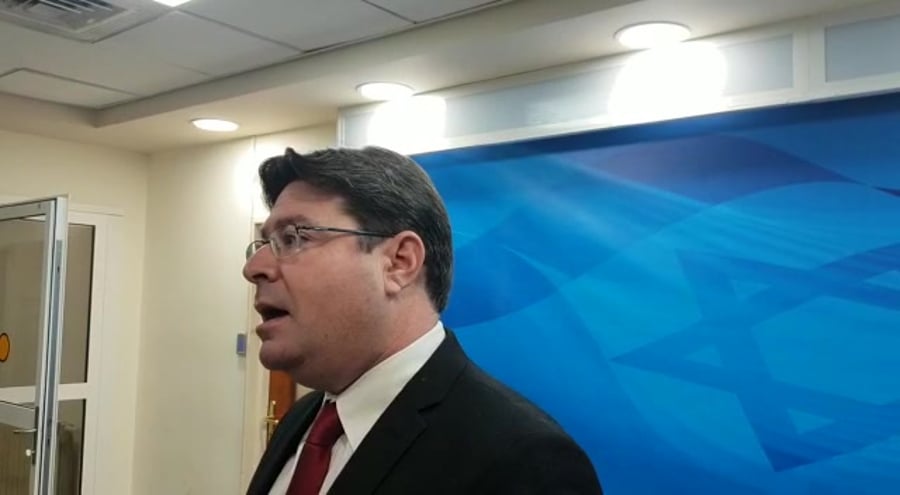 אקוניס ממשלה