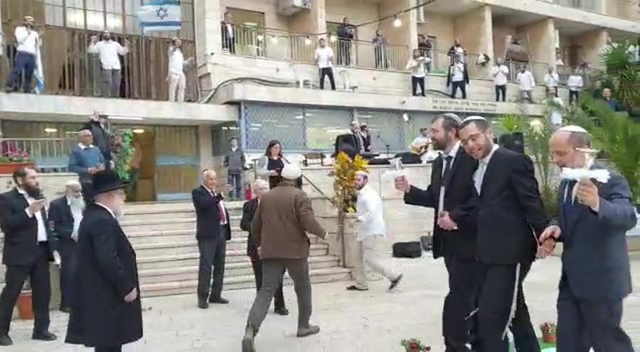 WhatsApp Video 2020-03-15 at 16.47.28