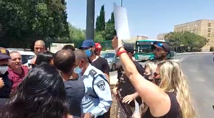 WhatsApp Video 2020-06-22 at 12.20.45