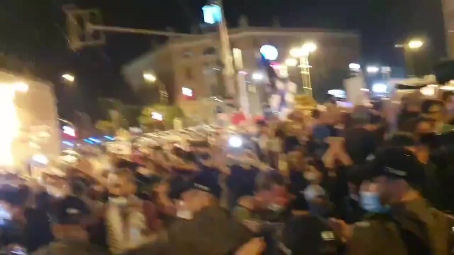 הפגנת השמאל כיכר פריז יוסי ברגמן
