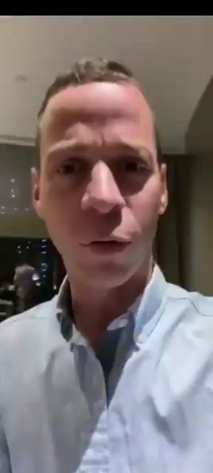 עמית סגל מכנסיים