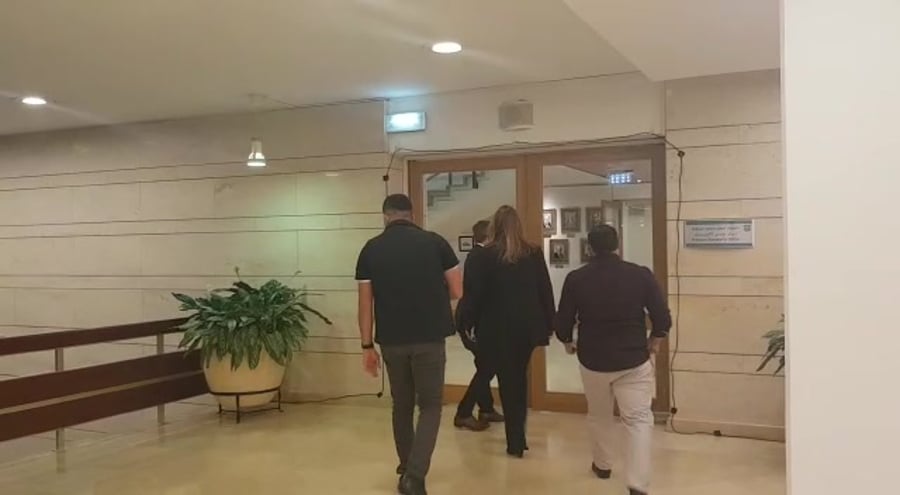 מיכל שיר מתפטרת