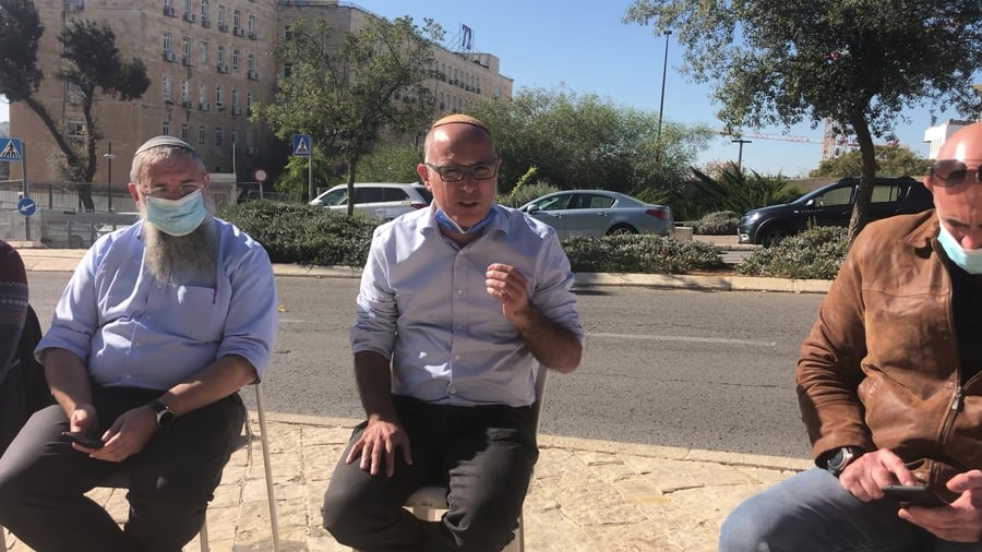 יגאל דלמוני – על בנט וסער