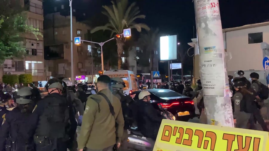 פשיטה משטרתית בבני ברק אחרי לינץ על בלשים 22.01.2021~1