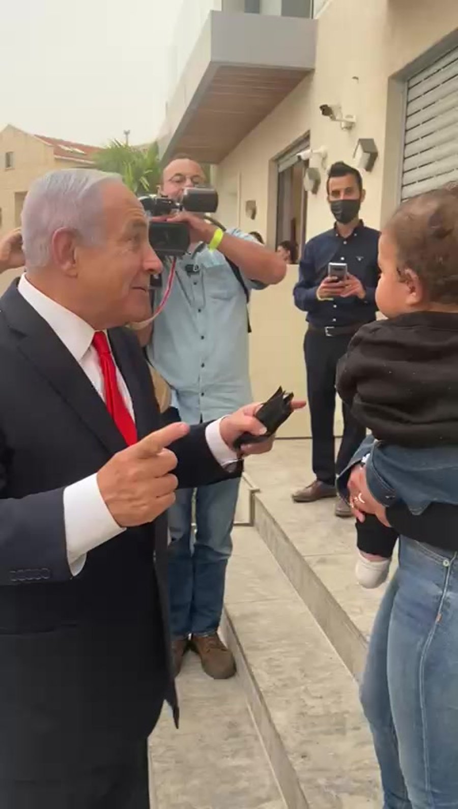 נתניהו עדן בן זקן ללא קרדיט