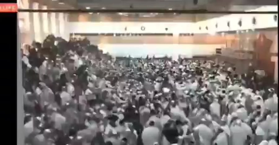 קריסת הטריבונה בחסידות קרלין