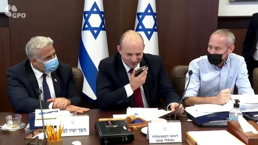 בנט מברך את דולגופיאט