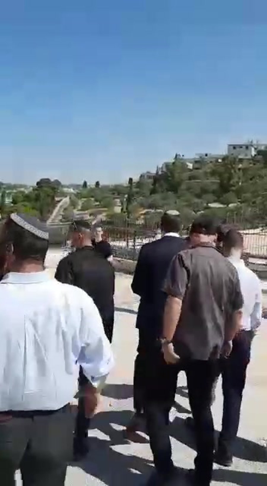 צעקות על מתן כהנא באזכרה לרב קוק (1)