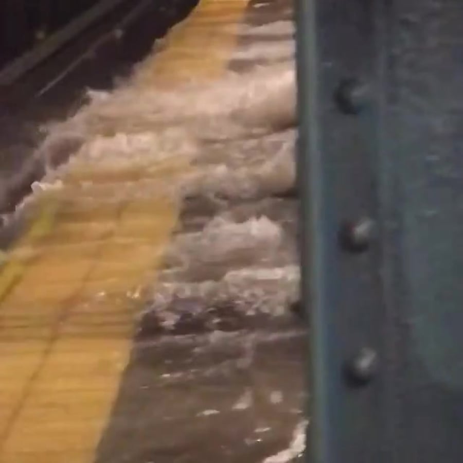 תחנת הרכבת בניו יורק מוצפת