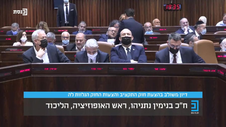 ביבי על בנט חולצה אפורה