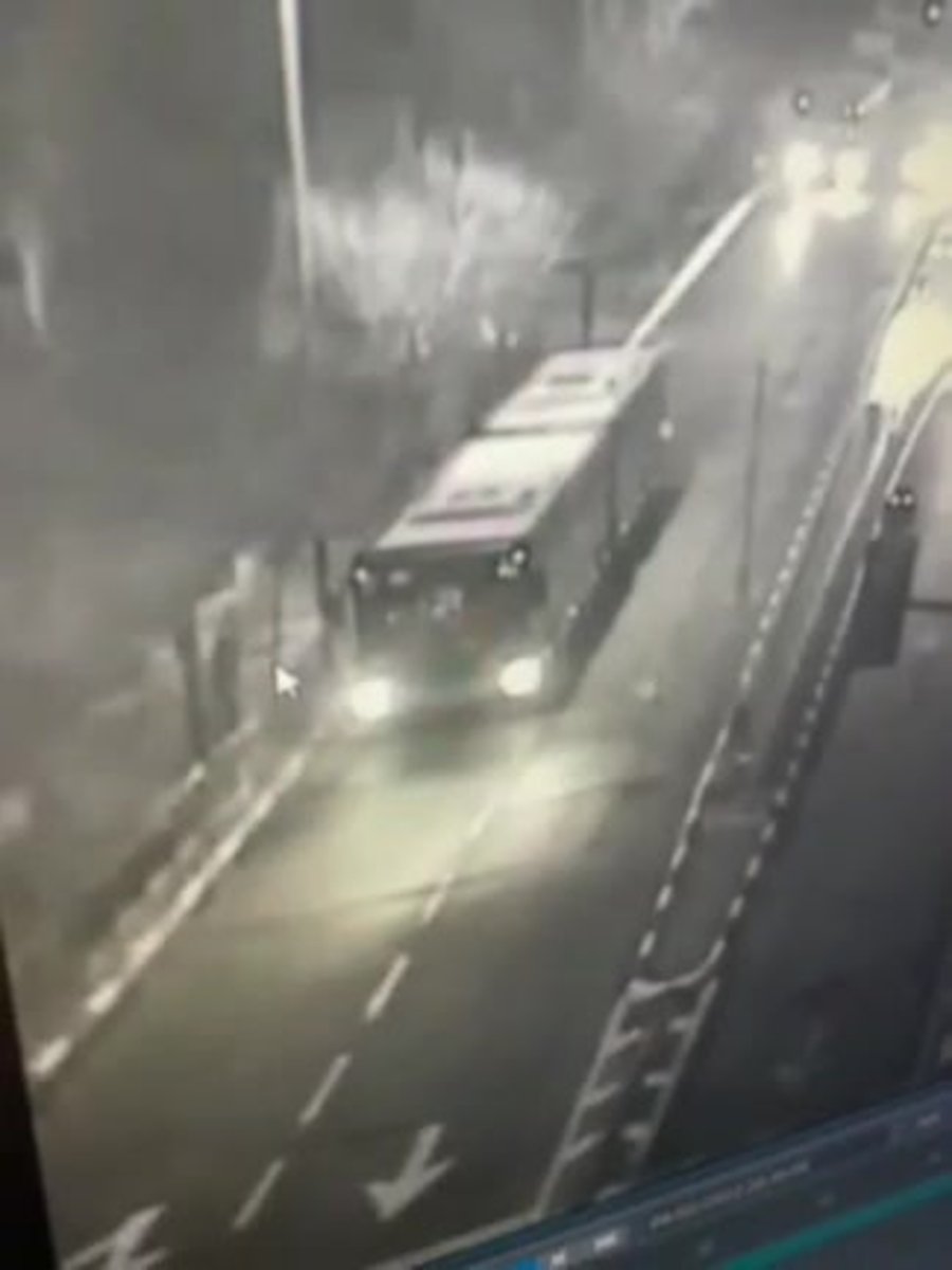 מצלמת האבטחה ירי לאוטובוס בירושלים