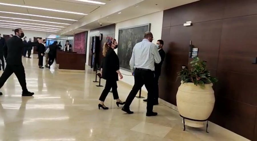 אורבך נכנס ללשכת ראש הממשלה לדבר עם גנץ (סרוגים)