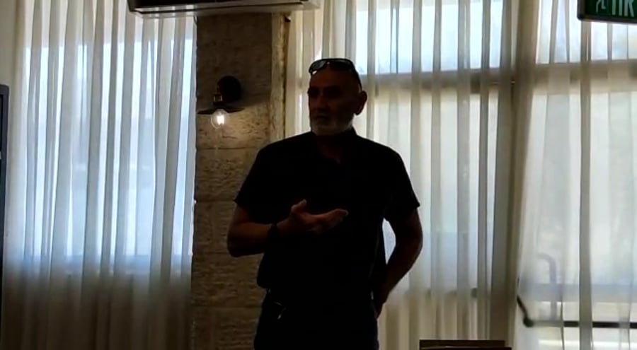 אלחייני תוקף את בני גנץ