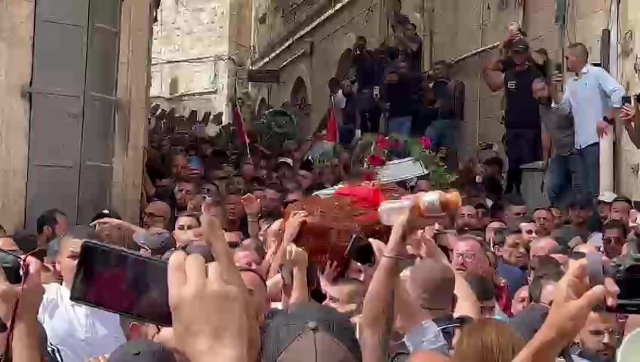 הלוויה עיר עתיקה דגל פלסטין