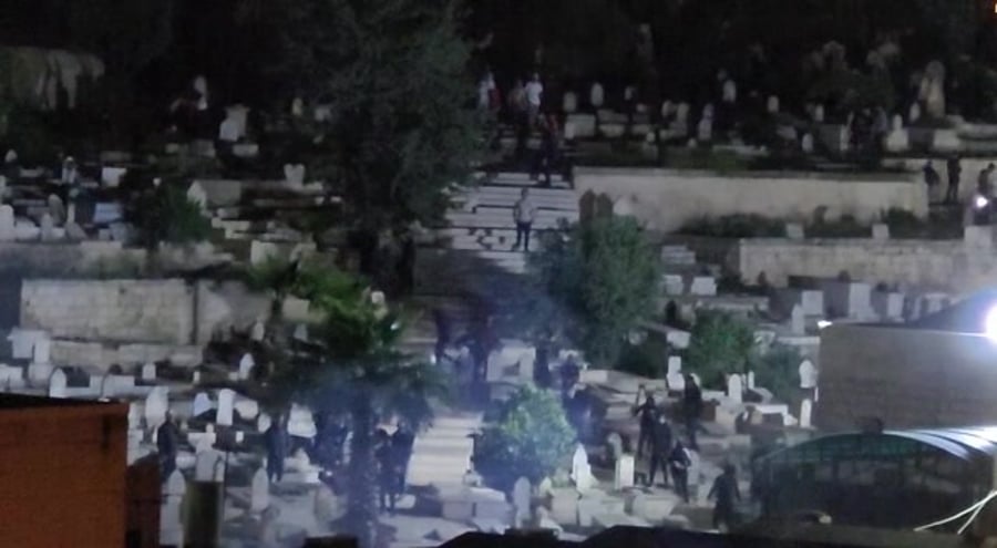 ההתפרעות בבית הקברות המוסלמי (דוברות המשטרה)