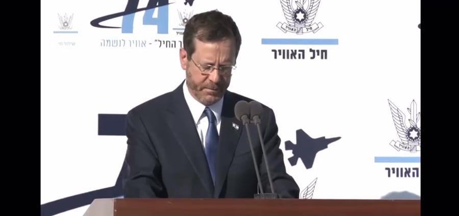 הרצוג נפרד מבנט טקס חיל האוויר