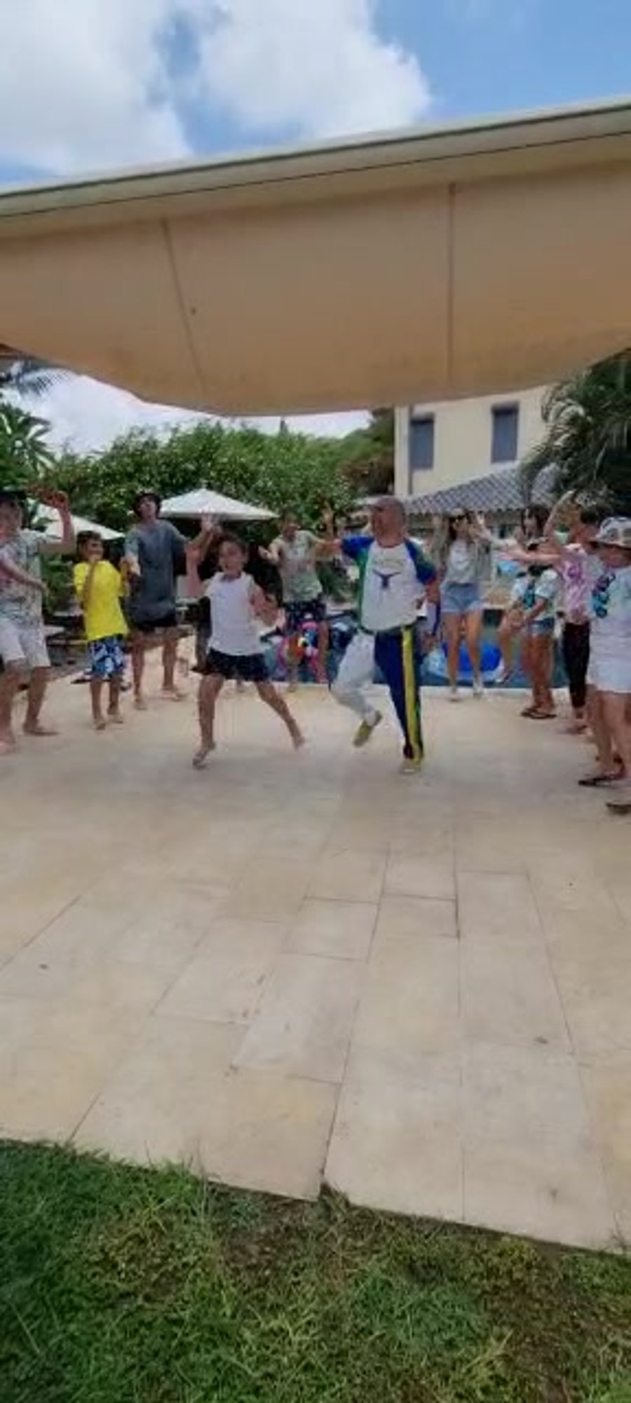 קוגומולו רוי ללא קרדט