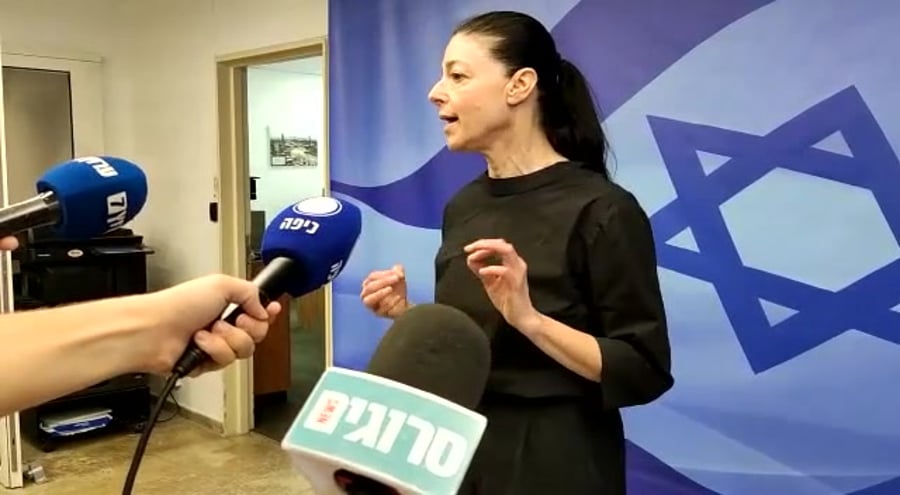 מיכאלי בנט עיתונאים ישיבת ממשלה צילום בנצי_Trim