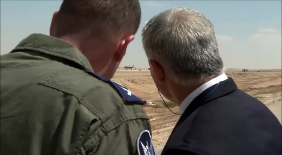המראה של מטוס אדיר