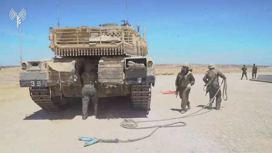 נשים בטנק לוחמות שיריון