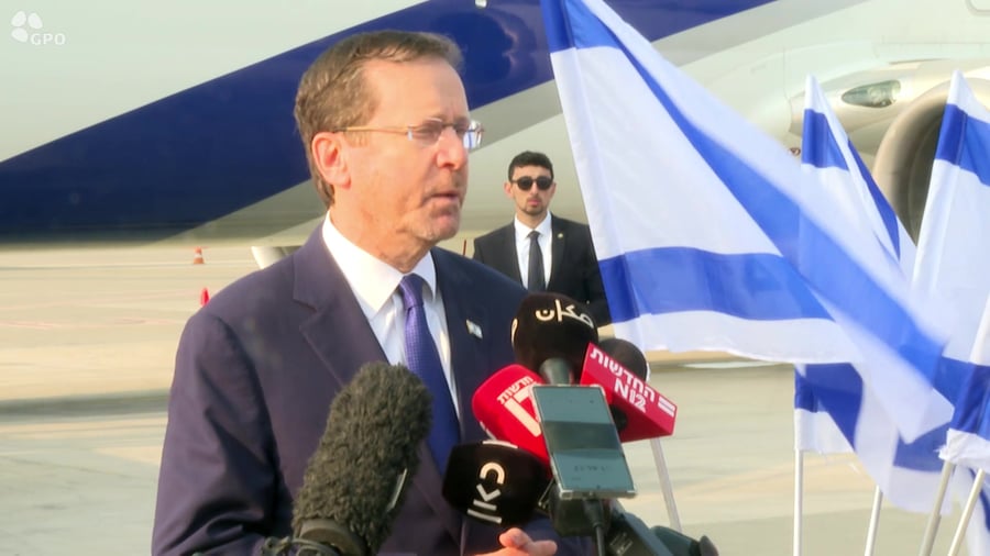 President_Herzog_-_Departure_to_Sharem_El_Sheck_-_SYNC_-_Omer_Miron_&_Nir_Sharf_-_GPO-IL