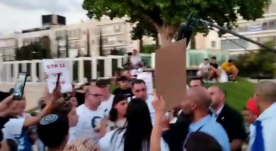 WhatsApp Video 2022-11-25 at 18.37.36