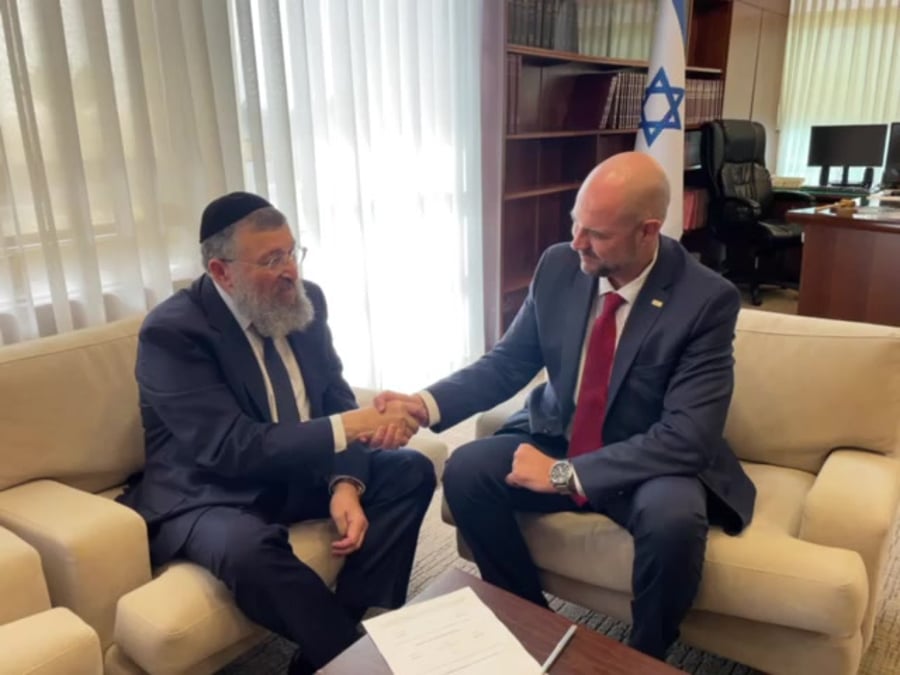 יואב בן צור מתפטר