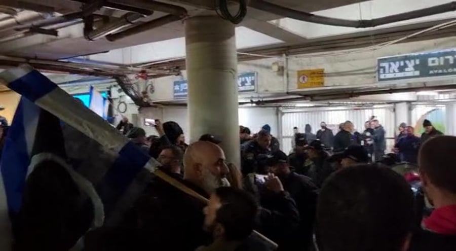 חניון עזריאלי חסימה הפגנת שמאל