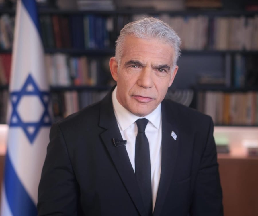 לפיד_הזמנה להפגנה_צילום עידו רימון