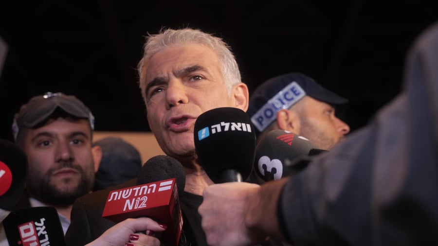 לפיד בהפגנה בתל אביב 21.01.2023