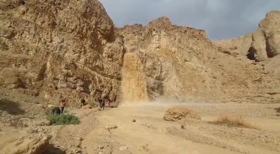 מפל נחל קומראן עוזי גרינפלד יחלצ מגילות