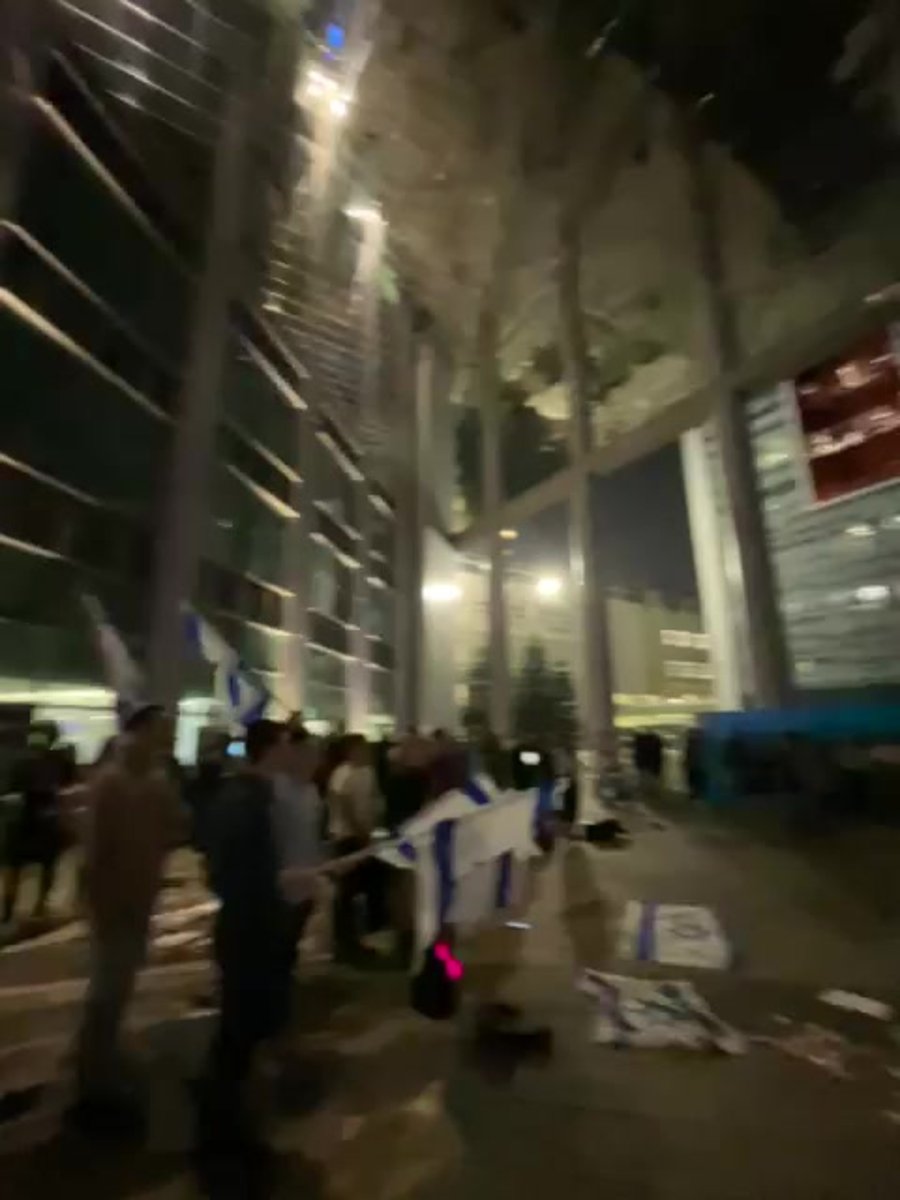 WhatsApp Video 2023-03-13 at 22.59.43 (1)
