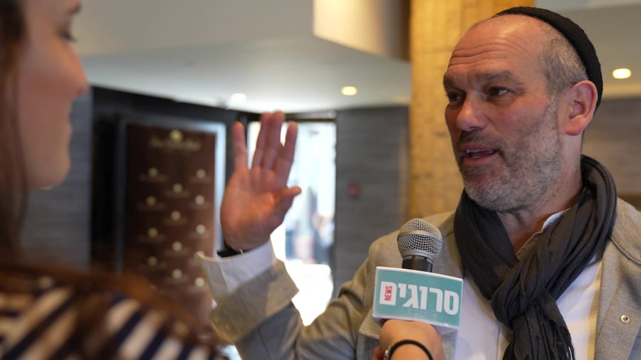 יונתן רזאל – זכרון בסלון