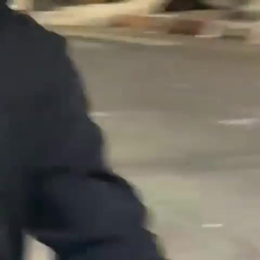 המחבל יורה על הלוחמים