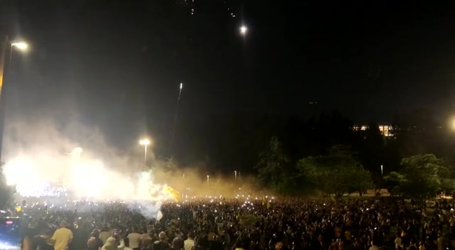 ירי זיקוקים טקס הנפת גביע המדינה