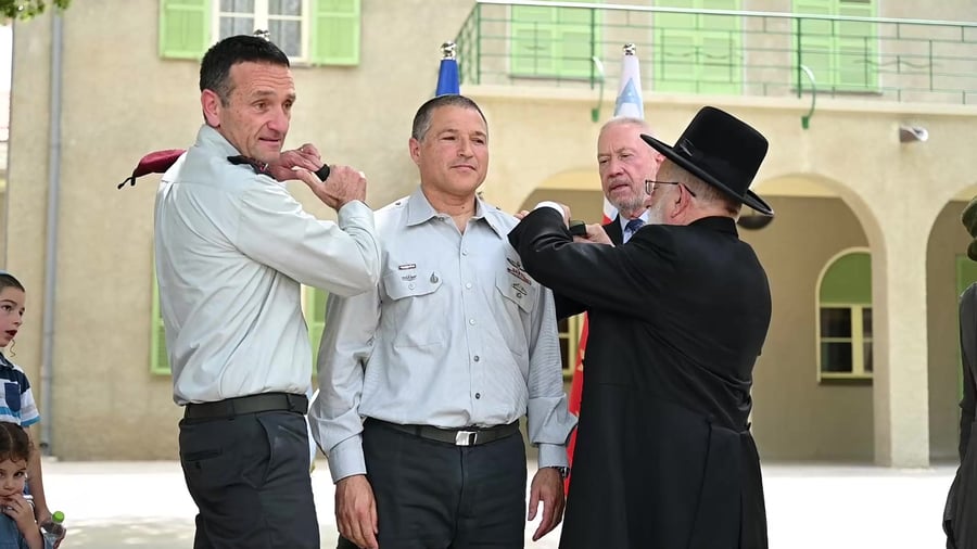 שר הביטחון בטקס הענקת דרגות אלוף