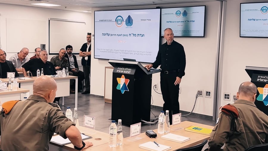שר הביטחון בביקור בפיקוד העורף