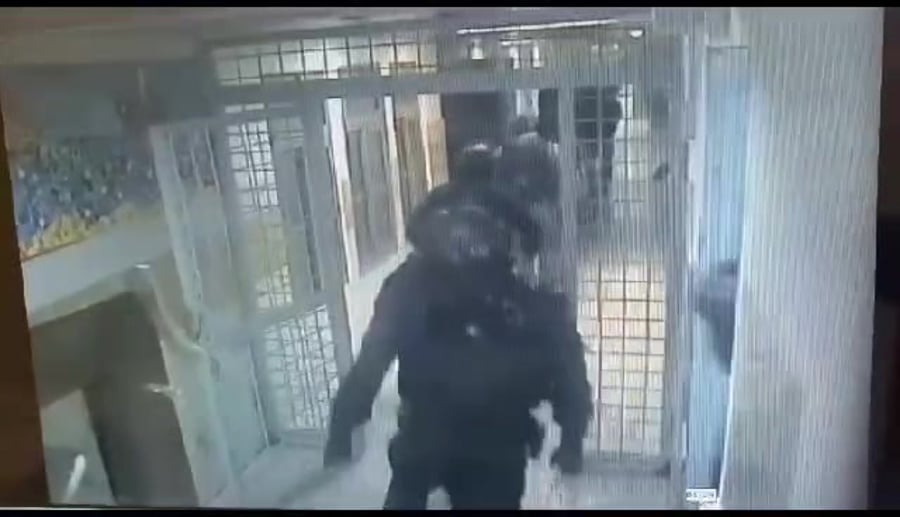 סוהרים בית הסוהר רימונים