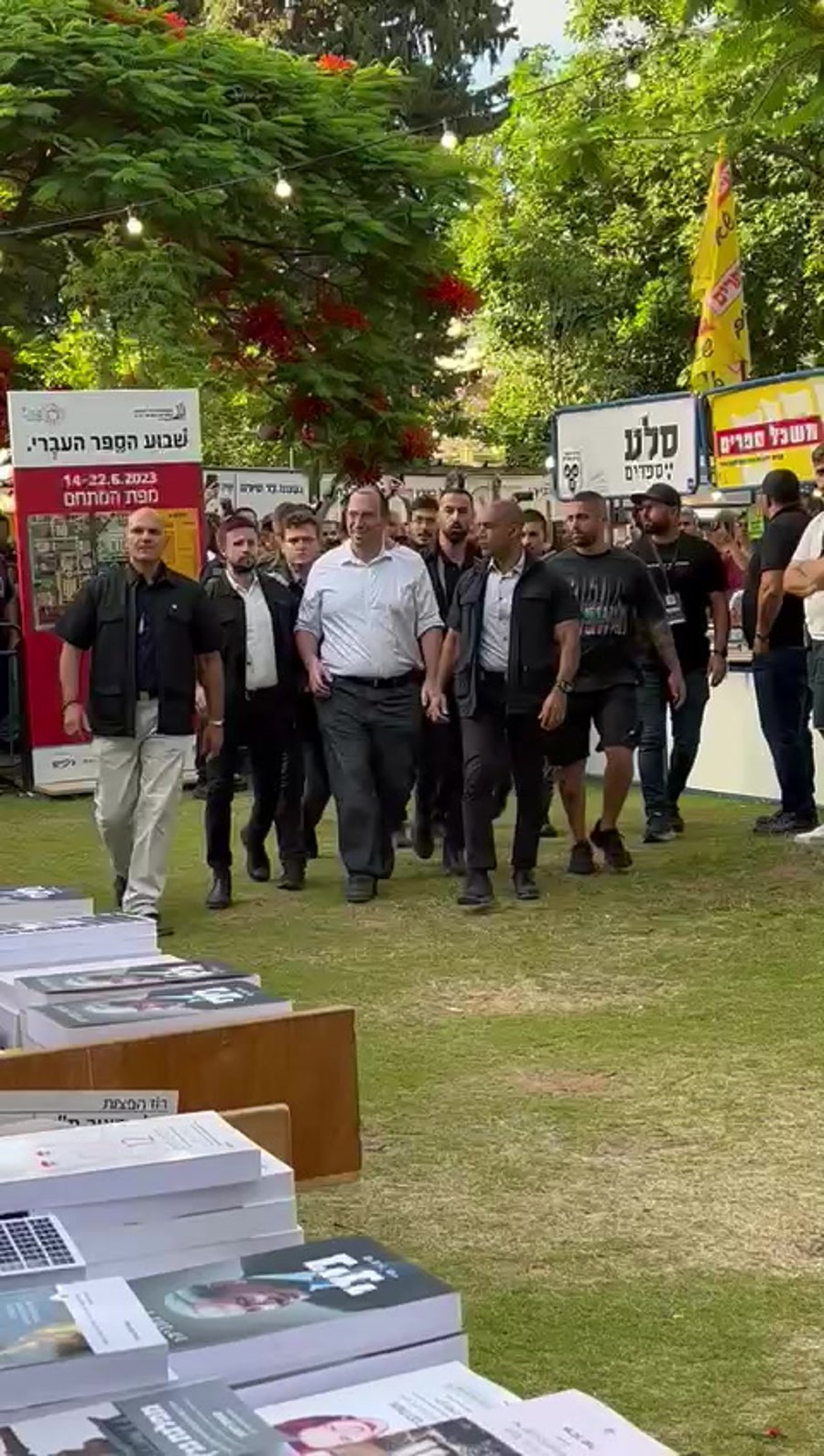 חכ רוטמן עם תומכיו (דוברות חבר הכנסת)