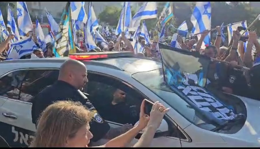 התפרעות לוין אחים לנשק (2)